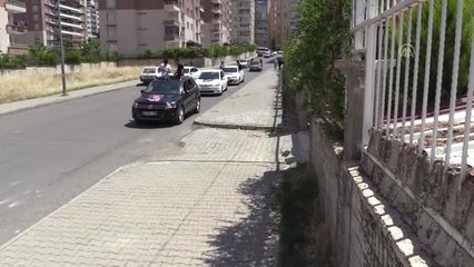 Avrupa şampiyonu güreşçilere coşkulu karşılama