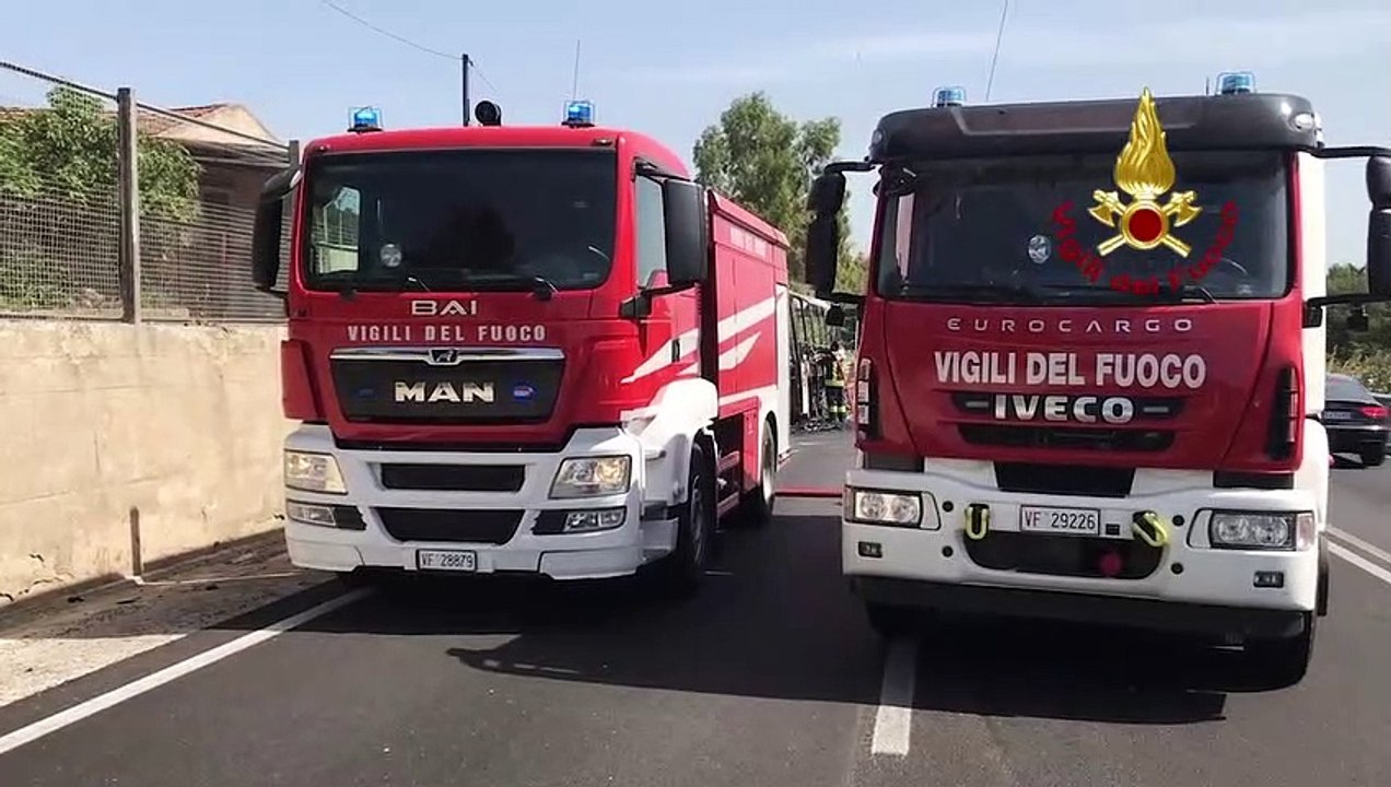 Palermo - Pullman avvolto dalle fiamme (24.06.19)