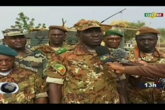 ORTM/Rencontre entre le Chef d’ Etat major général des armées Abdoulaye COULIBALY, les forces de défense et de sécurité et les autorités civiles de Mopti