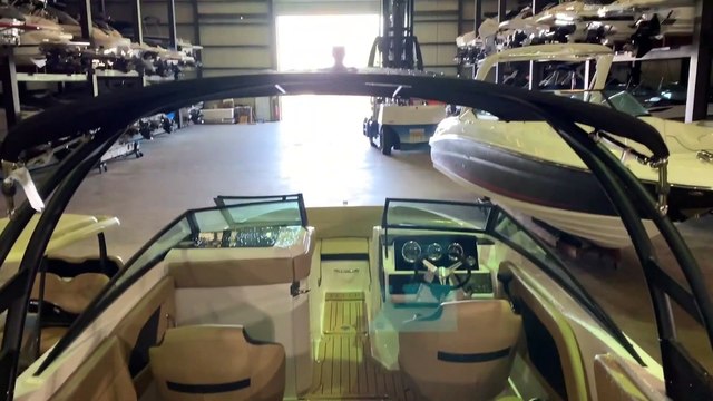 Sporty 2019 Sea Ray 230 SPX @ MarineMax Lake of the Ozarks, Missouri