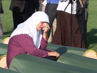 Reciben sepultura 284 víctimas de la guerra de Bosnia