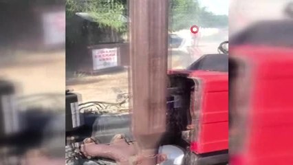 Egzoztan sıçrayan kıvılcım traktörü yaktı