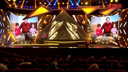 الفنان الكبير محمد شكري جميل يبكي متأثرا بعد عرض صورته مع أحفاده