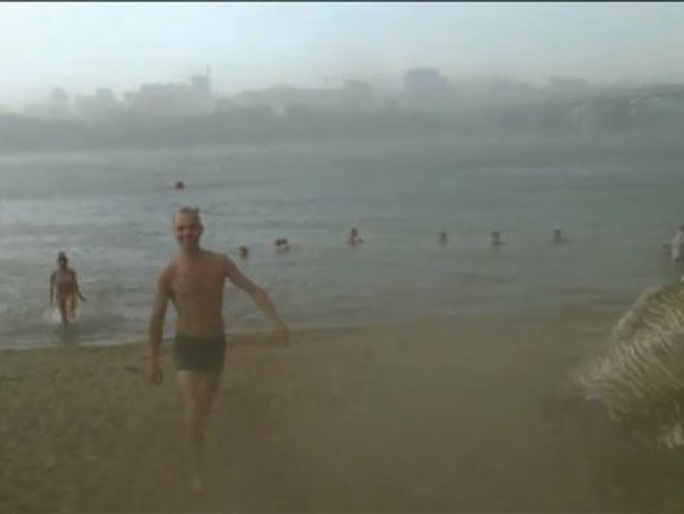 Tormenta de granizo sorprende a los bañistas en Siberia