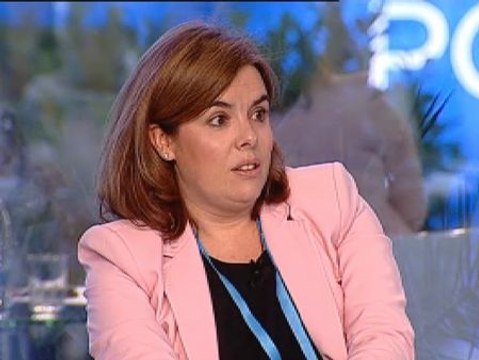 Sáenz de Santamaría: Algunos se dicen más ciudadanos porque comen menús de 6 euros, a los que comemos un sándwich en el despacho no sobran 3,5