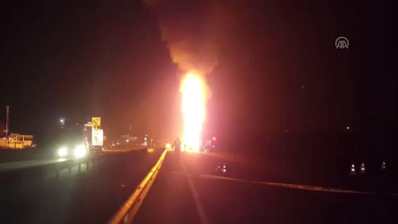 Etil asetat yüklü tanker yandı: 3 yaralı