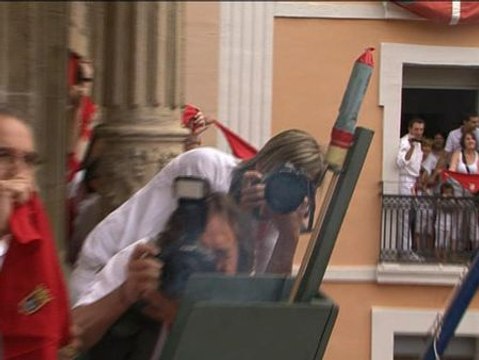 Los Sanfermines arrancan con un Chupinazo pasado por agua