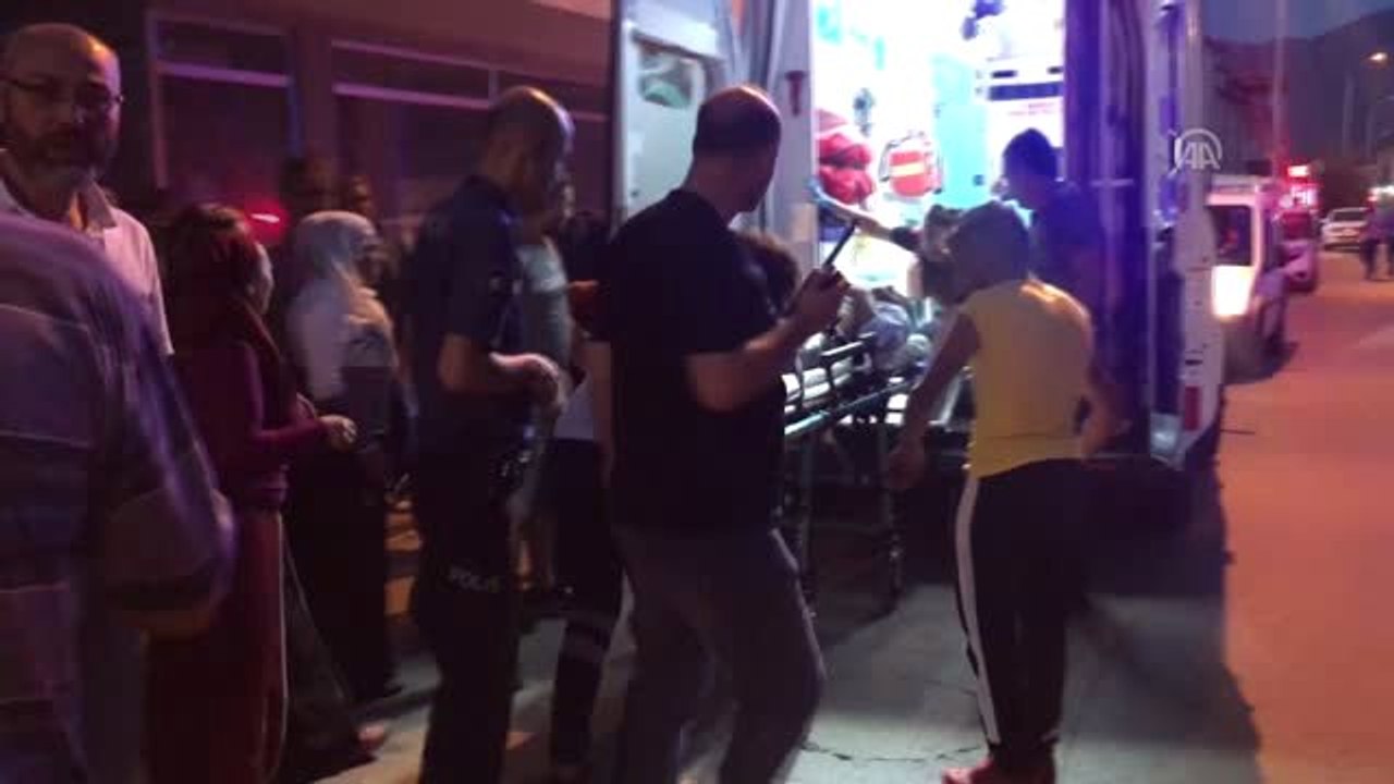 Kahvehaneci ile müşteriler arasında kavga: 2 yaralı