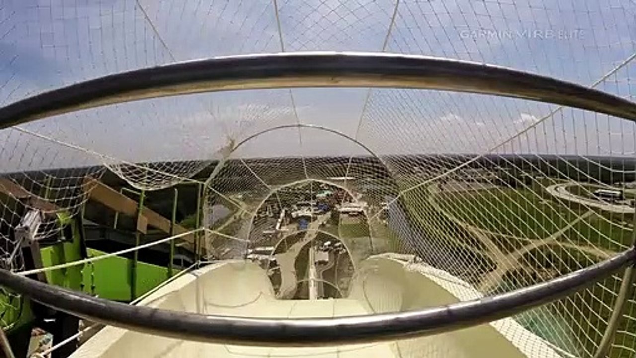 Ce toboggan à eau est incroyable : le plus haut du monde...