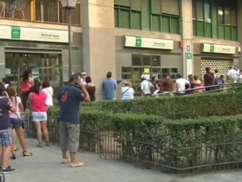 El paro baja en 122.684 personas en el mes de junio