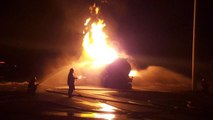 Kimyasal madde yüklü tanker alev alev yandı: 3 yaralı