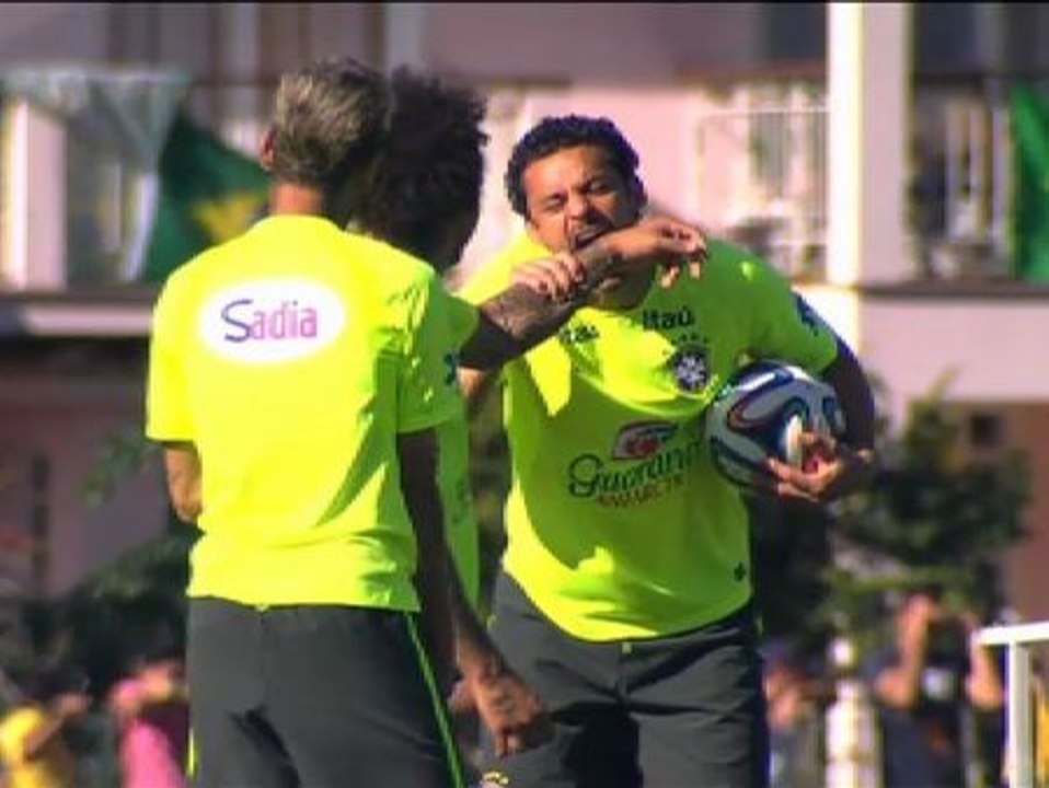 Fred hace 'un Luis Suárez' a Marcelo entre risas