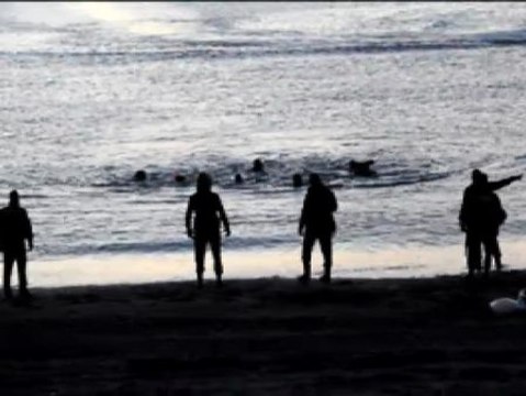 16 juristas denuncian la actuación del Gobierno en la frontera de Ceuta y Melilla