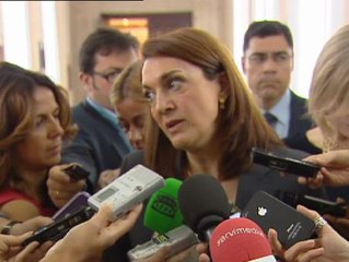 El PSOE considera "inaceptable" la fórmula elegida por el Gobierno para aforar al rey Juan Carlos