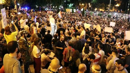 Video herunterladen: Gürcistan'daki protestolar devam ediyor - TİFLİS