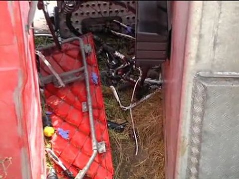 Fallecen dos ciclistas al volcar un camión sobre ellos en Navarra