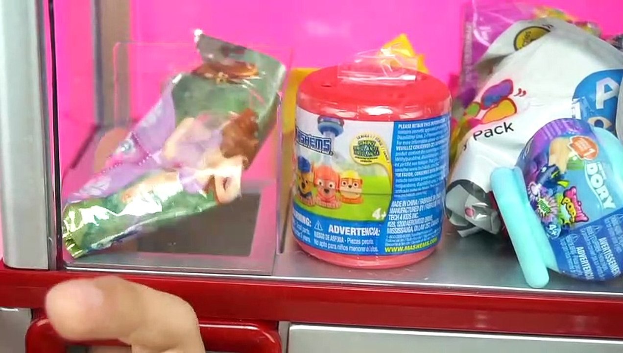 Reto Maquina La Garra Competencia de Juguetes Sorpresa Chicos VS Chicas - Los Juguetes de Titi