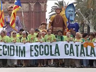 Manifestación multitudinaria en Barcelona en apoyo del catalán