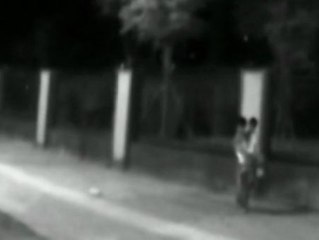 Momento de la mediación policial para rescatar a una niña en China