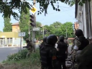 Download Video: Milicianos ucranianos capturan a 32 rebeldes prorrusos en Mariupol