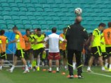 España se ejercita en el estadio Fonte Nova de Salvador de Bahía con la mente puesta en el debut ante Holanda