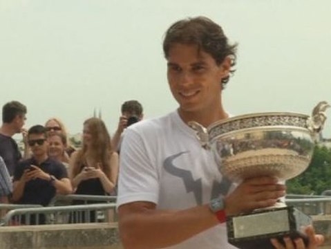 Nadal luce su noveno Roland Garros frente a la Torre Eiffel