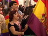 Una concentración monárquica y otra republicana confluyen en Sevilla
