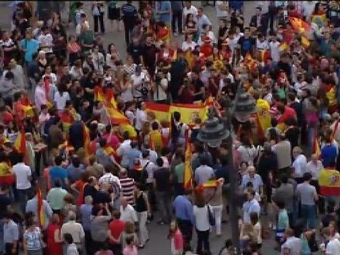 Concentración monárquica en la Puerta del Sol