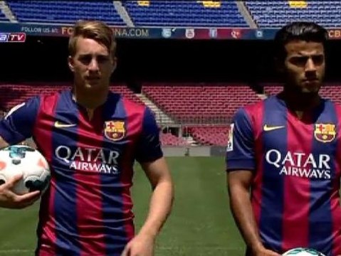 Delofeu y Rafinha lucen las nuevas camisetas