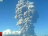 El volcán indonesio Sangiang entra en erupción