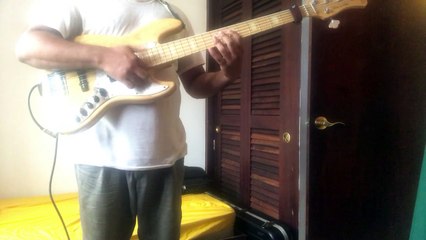 Tocando mi Bajo Sire V7 Marcus Miller