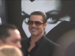 Brad Pitt es atacado