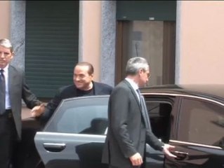 Primer día de trabajo social del exprimer ministro italiano Silvio Berlusconi