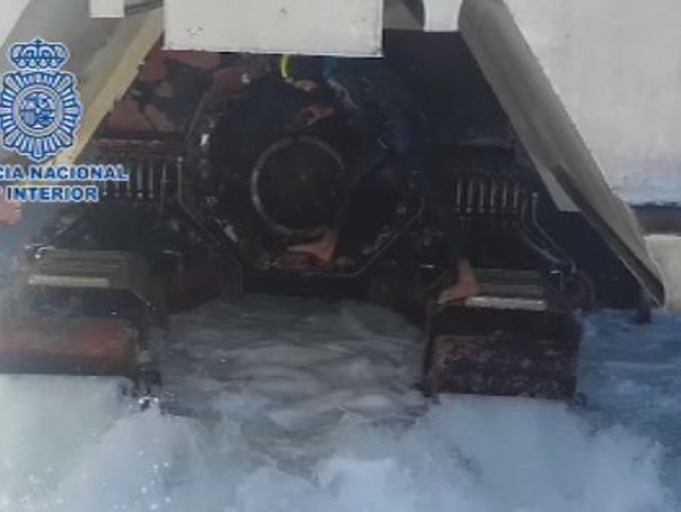 Arrestado un inmigrante que pretendía entrar ilegalmente en España en los patines de los motores de un buque