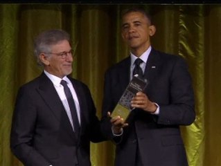 Obama recibe galardón humanitario ente actores de Hollywood
