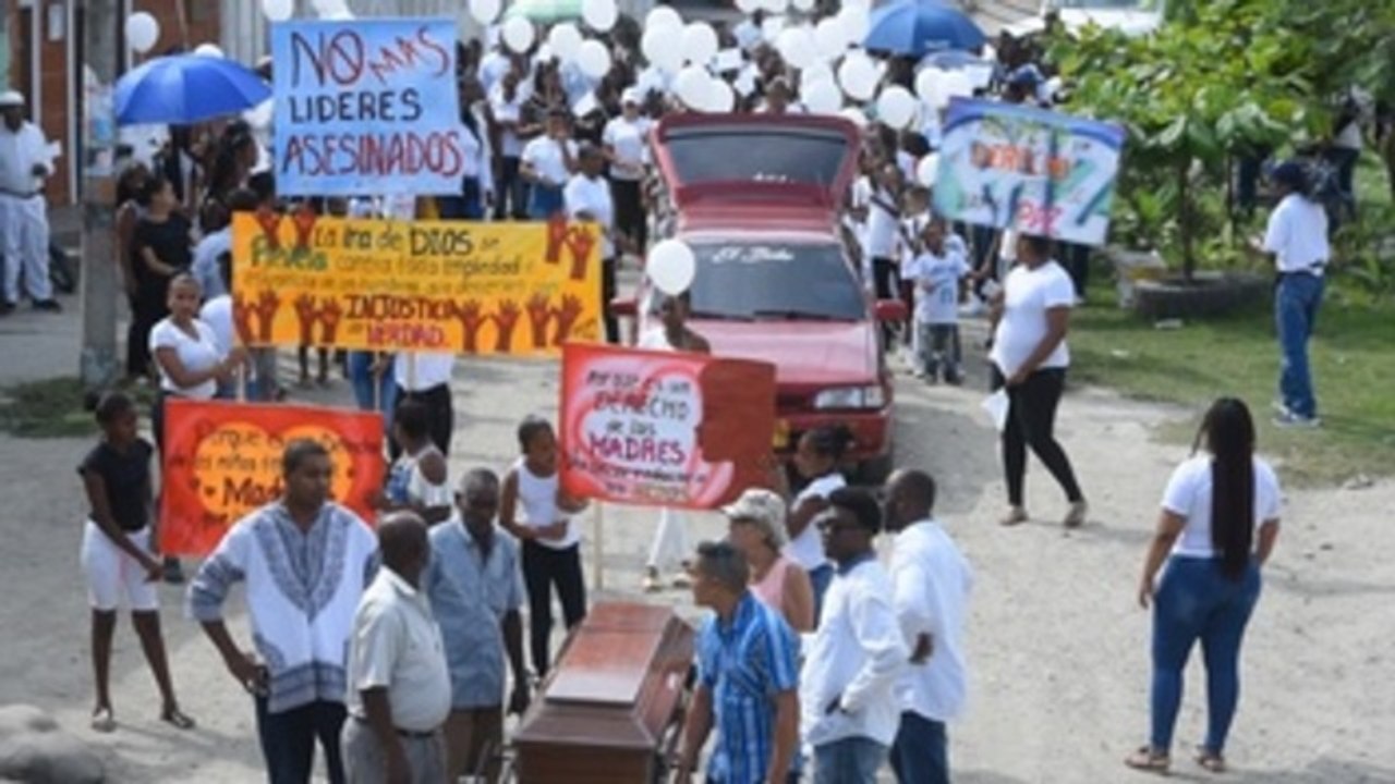 Entre el rechazo y la indignación despiden a líder social colombiana asesinada