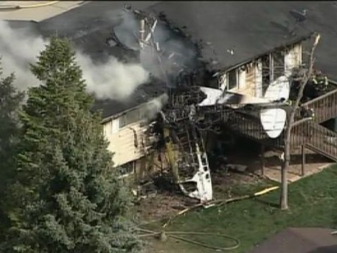 Una avioneta se estrella contra una casa en Estados Unidos