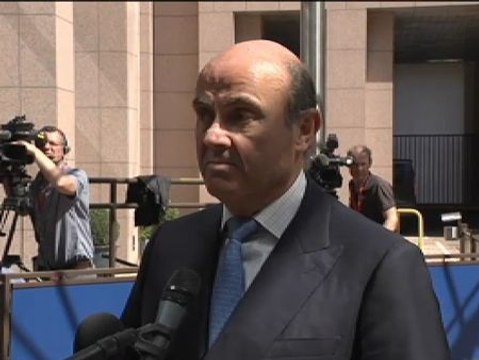 De Guindos asegura que el déficit bajará pese a la bajada de impuestos