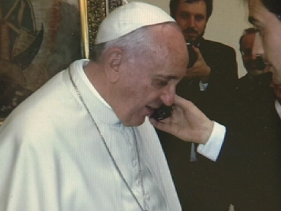 El Papa al móvil