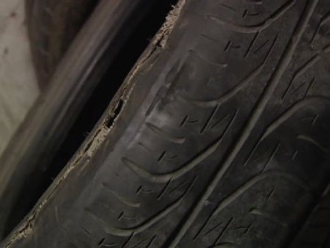 Mas de 820.000 vehículos están circulando con defectos graves en los neumáticos