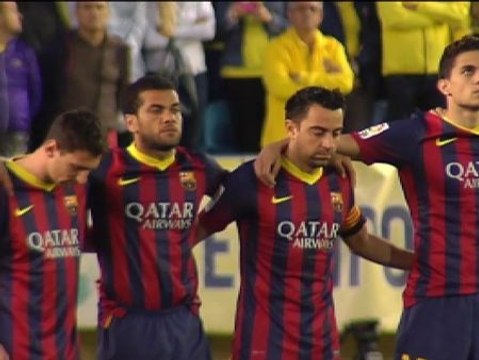 Emotivo minuto de silencio del Barça en El Madrigal