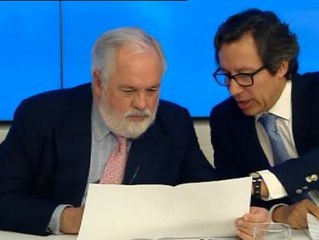 Télécharger la video: Arias Cañete se aferra a su cartera