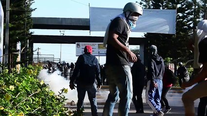 Militares hondureños abren fuego contra estudiantes durante protesta
