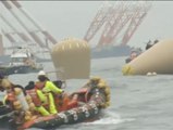 Ya son 28 los cadáveres recuperados tras el hundimiento del ferry en Corea del Sur