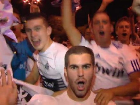 Miles de personas celebran en la Cibeles la Copa del Rey del Real Madrid