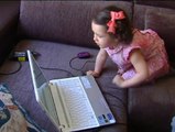 Con dos años, una niña gallega sabe decir todas las capitales del mundo