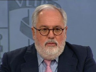 Cañete prefiere debatir con Schulz que con Elena Valenciano