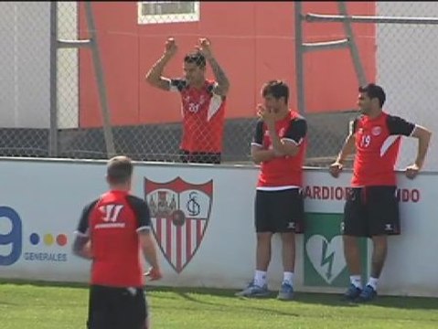 Largas colas en las taquillas del Sánchez Pizjuán