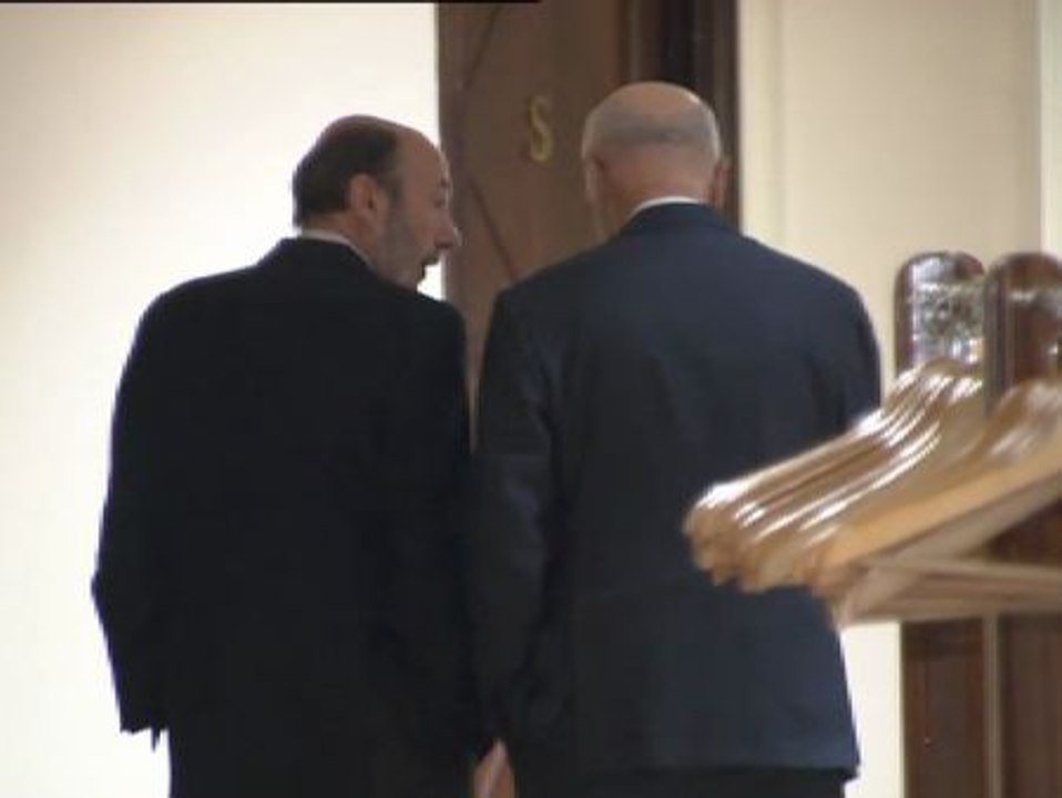 Rubalcaba y Duran mantienen una conversación 'privada' en el Congreso