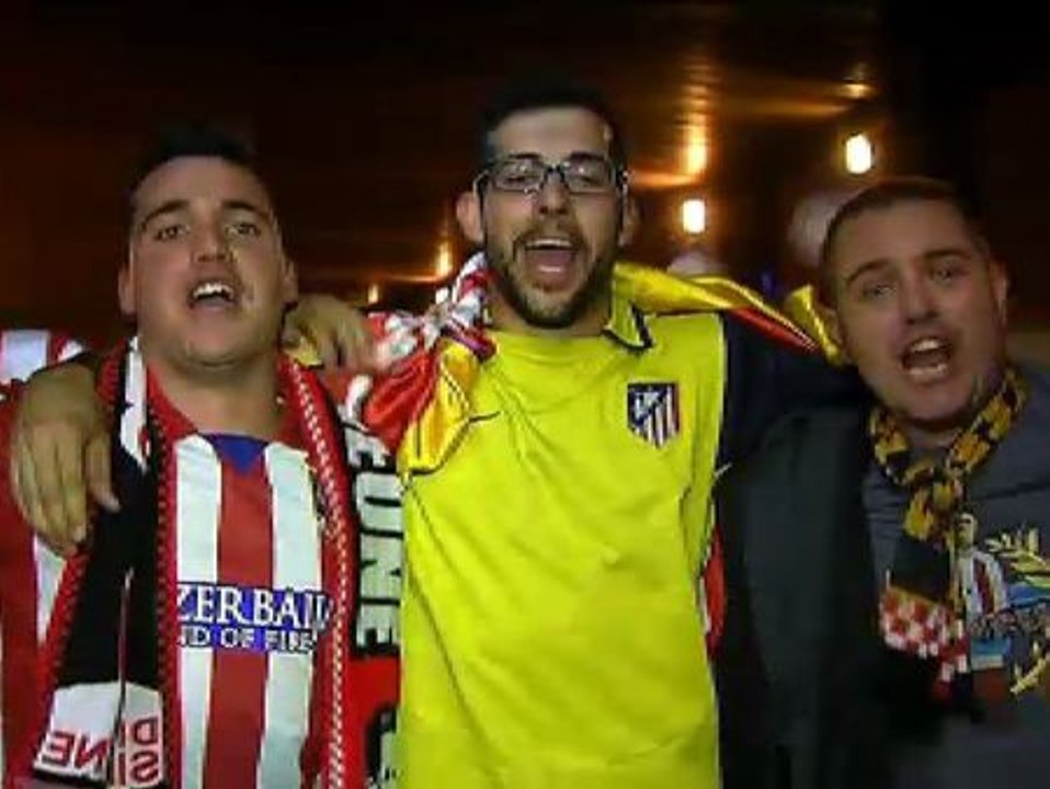 Alegría y euforia entre los aficionados del Atlético de Madrid tras su pase a semifinales de la Champions